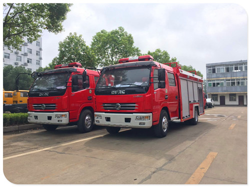 東風多利卡4噸水罐消防車 微信圖片_20171010092831.jpg